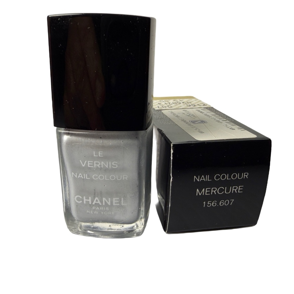 CHANEL Le Vernis Metallic Silver Nail Colour - Picture 2 of 3